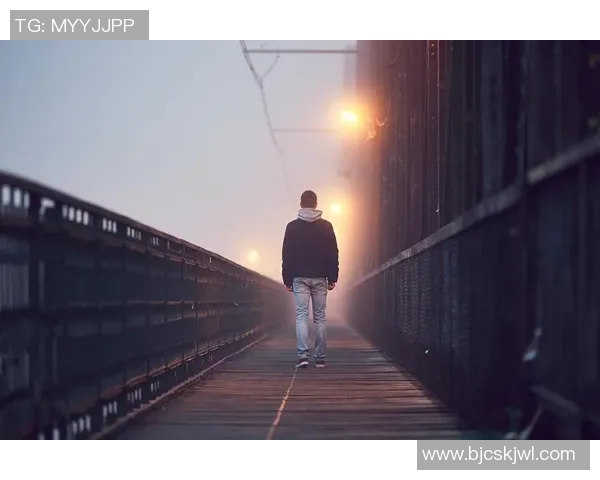 一位足球球星在荣耀背后面对孤独与压力的内心独白