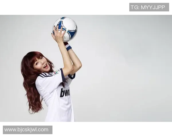 足球女星童年照曝光 揭秘她从小到大的成长轨迹与梦想起点